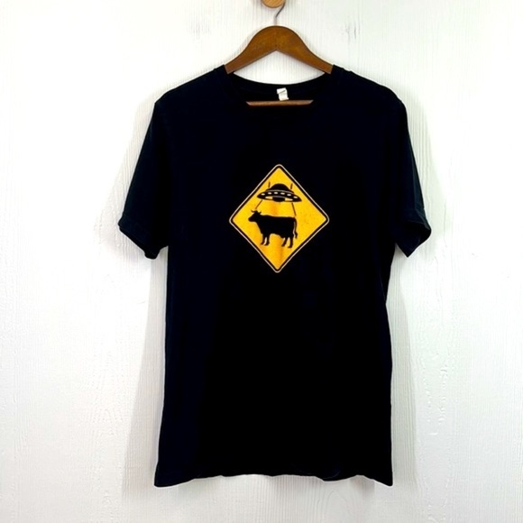 Canvas & Bella  - UFO Cattle Crossing Black And Yellow Short Sleeve T Shirt LG - Picture 7 of 10
